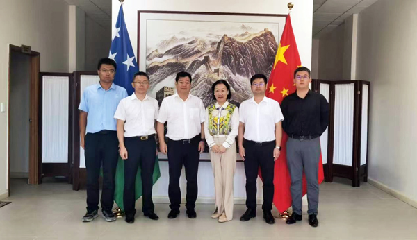 集團(tuán)董事長(zhǎng)王元旦一行視察所羅門群島項(xiàng)目建設(shè)情況 并拜會(huì)中國(guó)駐所使館李慶華參贊